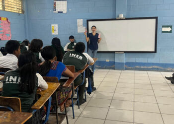 Estudiantes de Baja Verapaz reciben charlas de alimentación saludable y equidad de género