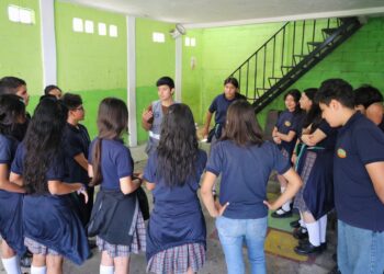 Estudiantes de Villa Nueva aprenden acerca de bienestar animal