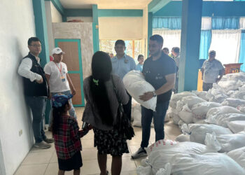 Familias peteneras reciben asistencia alimentaria