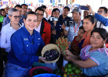 Feria del Agricultor lleva alimentos sanos a San Gaspar Chajul