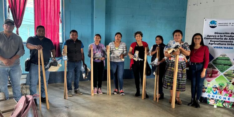 Huertos escolares fortalecen la educación y la nutrición en Quiché