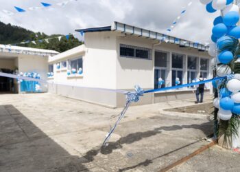 CIV entrega CAP remozado en Senahú: más de 90 mil personas beneficiadas