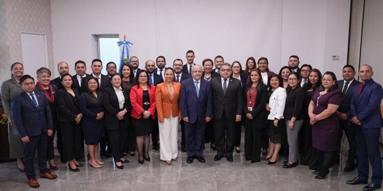 MINEX capacita a funcionarios consulares en protección a niños y adolescentes guatemaltecos en el exterior