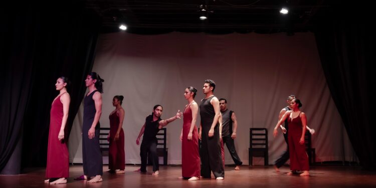 Ballet Moderno y Folklórico cierra en grande su temporada familiar con “Oscura Intuición”