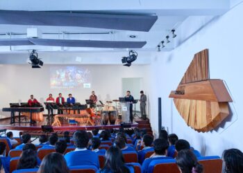 Marimba de Bellas Artes se reinventa con banda sonora de superhéroes en concierto escolar
