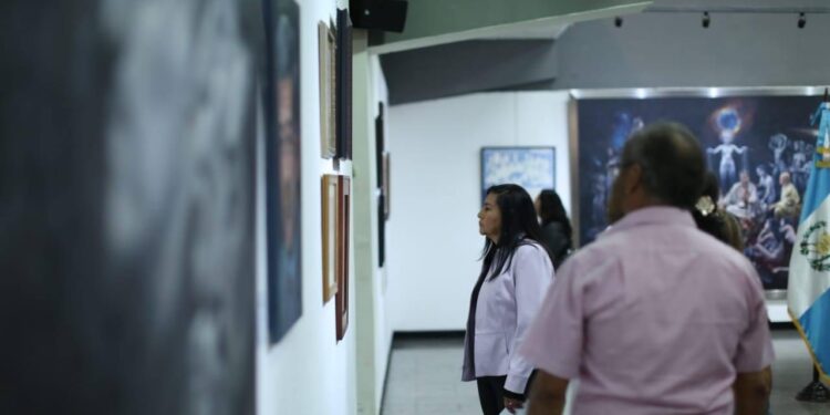 Estudiantes vuelven a llenar de creatividad la galería de la ENAP
