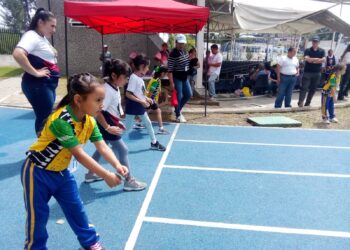 Niños de Cobán brillaron en la competencia “Corriendo por mi Patria” en el Parque de la Paz