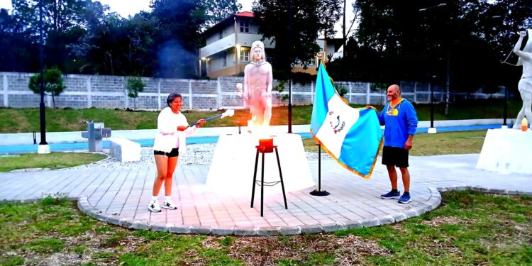 ¡Orgullo patrio! El Parque de la Paz de Cobán invita a encender el fuego de la Independencia en sus instalaciones