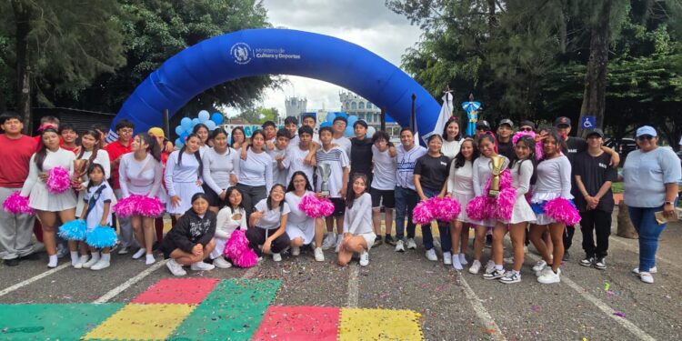Gimnasia rítmica llena de energía el Campo Marte