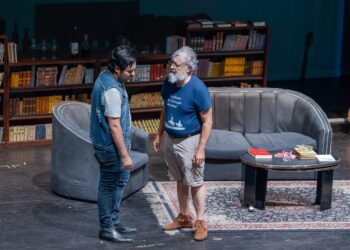 “Con la lupa en el espejo”: Una obra triunfal en el Festival de Junio