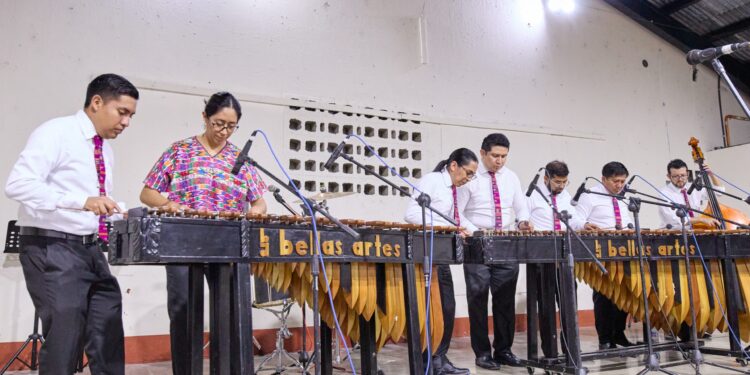 Concierto de Independencia: La Marimba de Bellas Artes lleva su música a San Luis, Petén