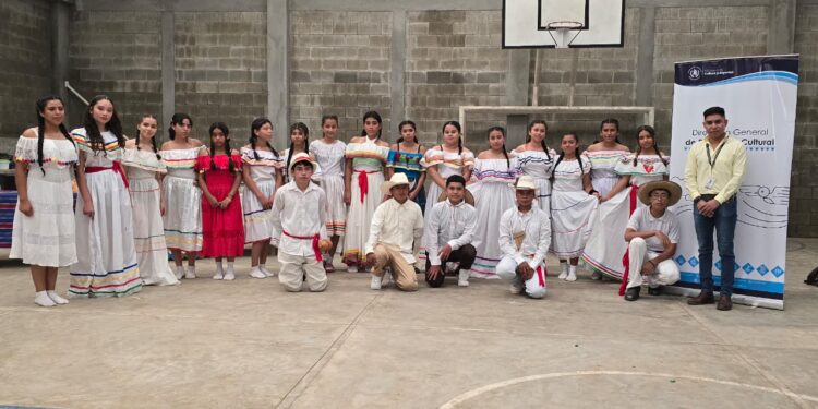 Jóvenes de Santa Rosa aprenden la riqueza de las danzas Xinka