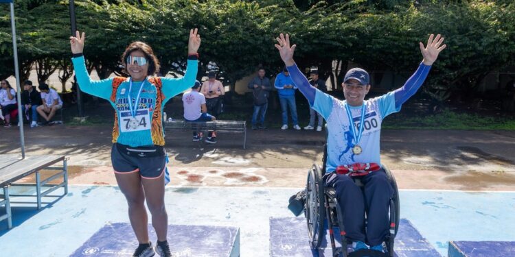 Carlos González y Ana Sequén, los guerreros de la Carrera Independencia 2025