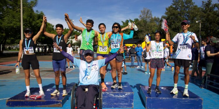 Daniel Aguilar y Elda Fernández, los ganadores de la Carrera Independencia 2025