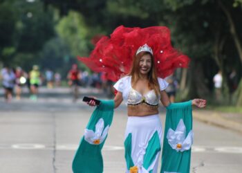 Adriana Jiménez rinde homenaje a la Monja Blanca en la Carrera Independencia 2025