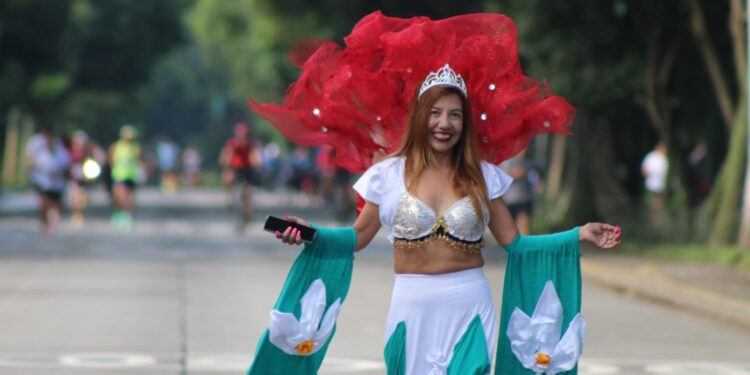 Adriana Jiménez rinde homenaje a la Monja Blanca en la Carrera Independencia 2025