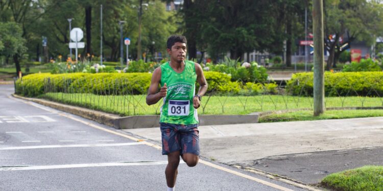 Daniel Aguilar, el más rápido de la Carrera Independencia 2025