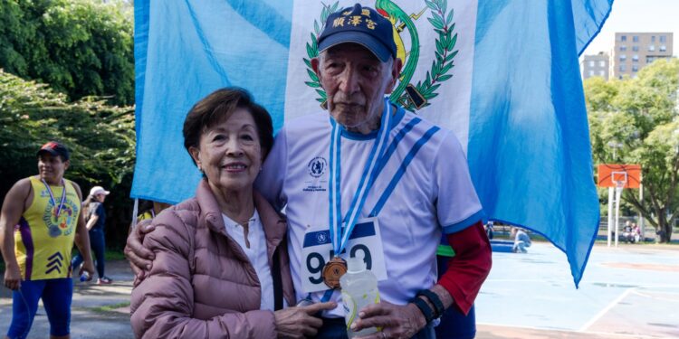 José Francisco Aguilar, el atleta máster de 89 años que corrió la Carrera Independencia 2025