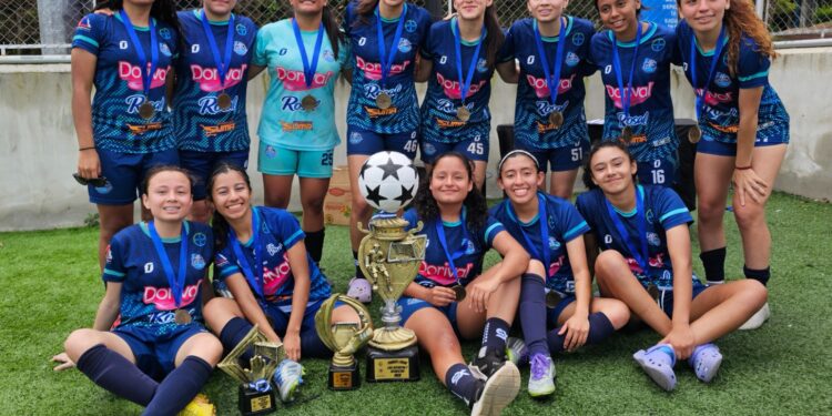 La Liga Deportiva MCD corona a sus campeones en los Centros Deportivos Gerona y Erick Barrondo.