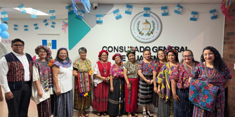 La Marimba Femenina Ixoqib’ Ajq’ojomab’ celebra la Independencia de Guatemala en Los Ángeles