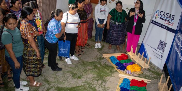 MCD fortalece la identidad Maya Achí con taller de tejidos ancestrales en Salamá