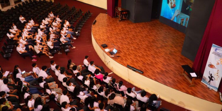 Nuevo Cine Guatemalteco: Jóvenes escuintlecos tienen un acercamiento con la película “2+1”