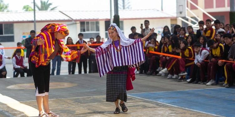 Ballet Moderno y Folklórico: Muestra a Guatemala en Perú a través de la danza