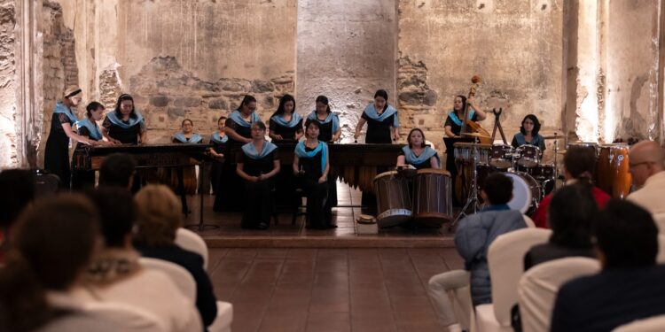Marimba Ixoqib’ Ajq’ojomab’ celebra 204 años de independencia en Antigua Guatemala
