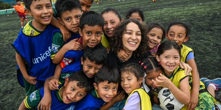Gaby Moreno en Sololá: Juego Limpio del MCD transforma vidas con fútbol y esperanza