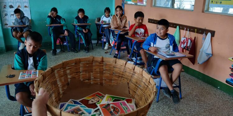 Lotería guatemalteca: Niños de Sacatepéquez aprenden de patrimonio en un taller del MCD