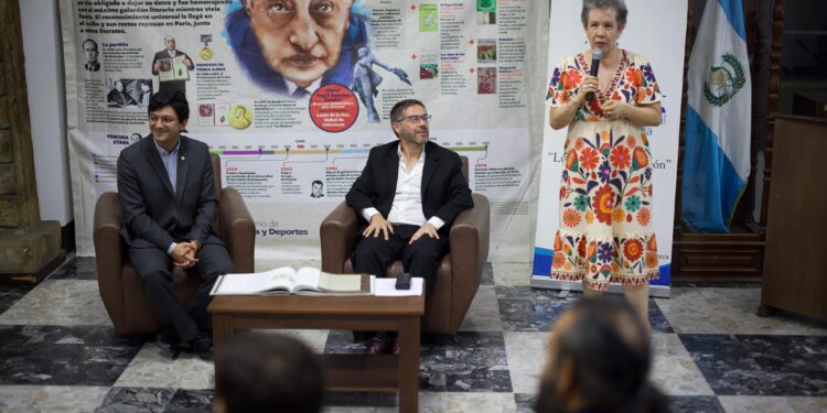 Ecos de la Conquista: Dr. Sergio Romero presenta el Memorial de Sololá en la Biblioteca Nacional