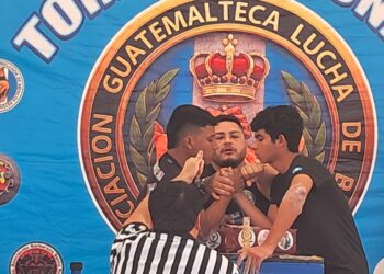Atletas se miden en el IV Campeonato Nacional de Lucha de Brazos en el Parque de la Paz Carlos “el Pescadito” Ruiz
