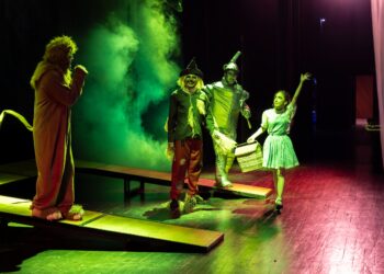 “El misterioso mago” fascina a grandes y chicos en la Gran Sala del Teatro Nacional