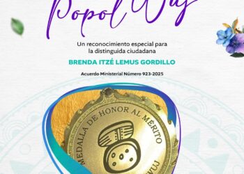 Brenda Itzé Lemus Gordillo recibe la Medalla de Honor al Mérito Popol Wuj 2025