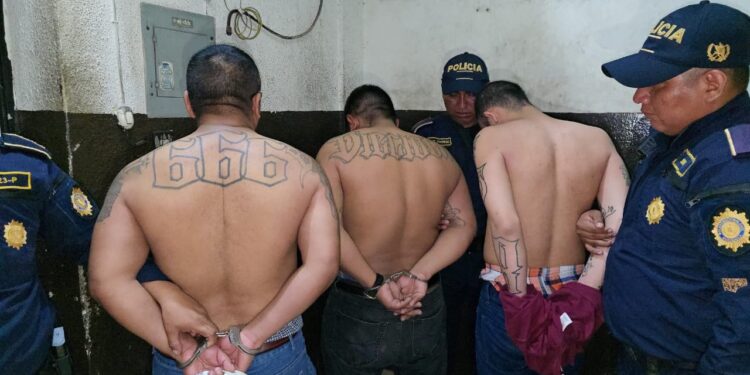 Arrestan al líder del Barrio 18 alias “El Brown” junto a sus cómplices en Escuintla
