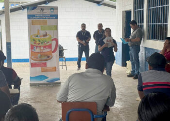 Capacitan a directores y representantes comunitarios en temas de huertos escolares