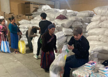 Distribuyen raciones alimentarias en Momostenango