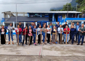 Docentes aprenden de agricultura y alimentación saludable
