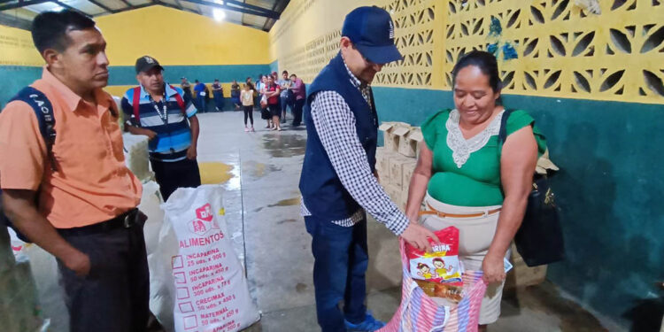 Entregan alimentos como incentivo a su trabajo comunitario