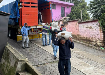 Entregan alimentos para ser entregados en Cabricán