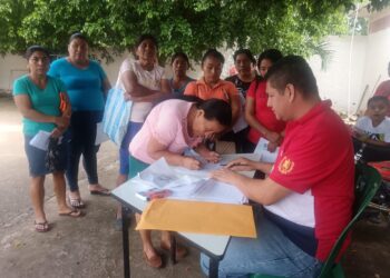 Entregan pilones de hortalizas a familias de Jocotán