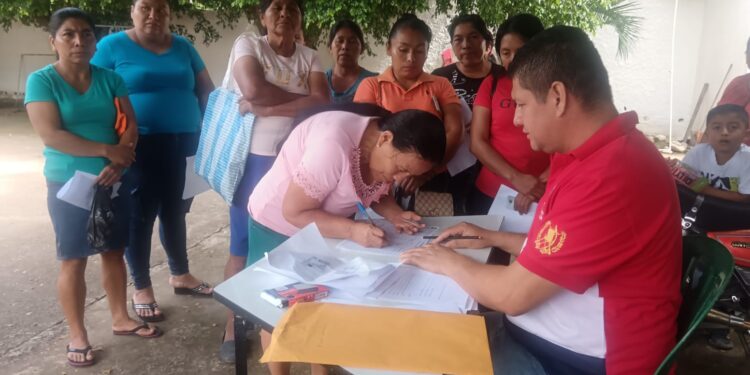 Entregan pilones de hortalizas a familias de Jocotán