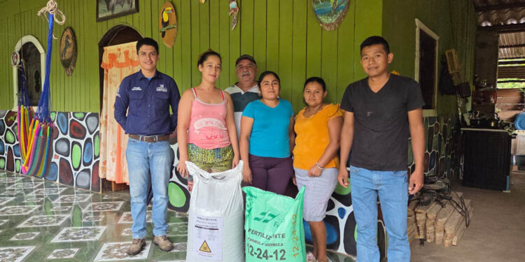 Entregan semilla de frijol a productores de Las Cruces