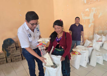 Familias de Tajumulco reciben alimentos como incentivo a su trabajo comunitario