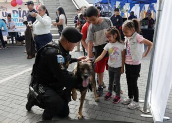 Familias de la zona 21 participan en actividad “Un día con mi comunidad”