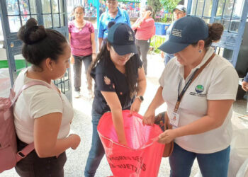 Familias reciben raciones alimentarias como incentivo por trabajo comunitario