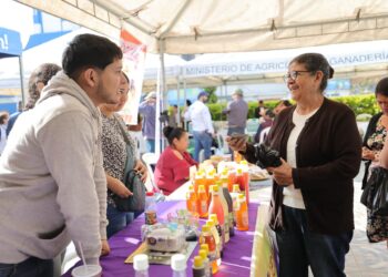 Frescura y sabor llenaron de vida San José Pinula con la Feria del Agricultor
