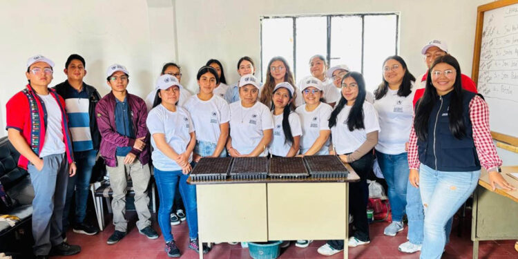 Jóvenes de Chimaltenango optimizan conocimientos en agricultura sostenible