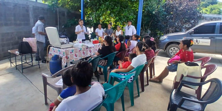 Madres de familia aprenden a transformar alimentos para mejorar la nutrición