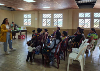 Madres fortalecen conocimientos de nutrición y consumo de pescado